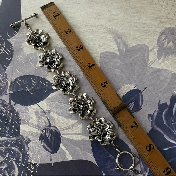 Lucky Brand Silver Tone Toggle Bracelet - Picture 11 of 11